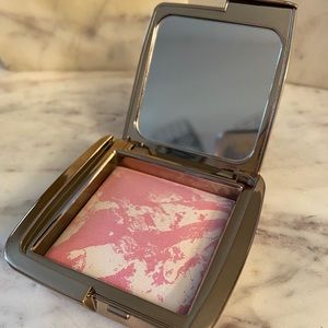 Hourglass Blush Ethereal Glow